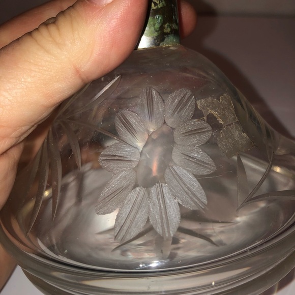 Etched Glass Diffuser with Floral Design - Picture 3 of 7